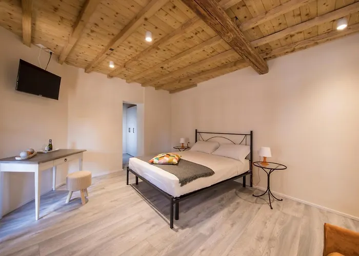 Corte Garibaldi B&B 펠트레