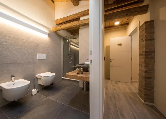 Corte Garibaldi B&B 펠트레