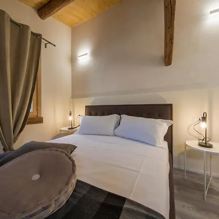 לינה וארוחת בוקר Corte Garibaldi 3*